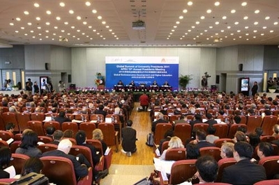 同步科技綜合信息發(fā)布系統(tǒng)亮相清華大學百年校慶 數(shù)字電視系統(tǒng)及設備的研發(fā)與應用